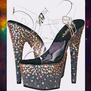 Hologram stars platform pleasers